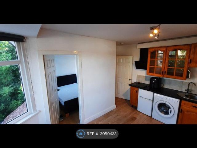 Studio for rent in Kingsbury, Greater London