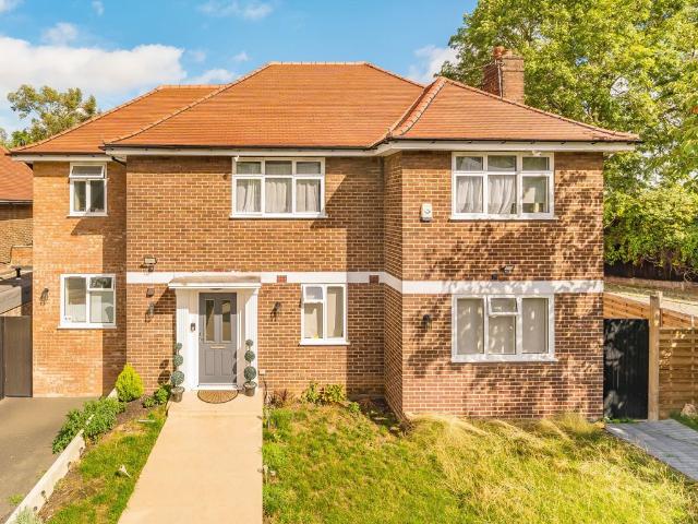 House for rent in London Borough of Ealing, Greater London