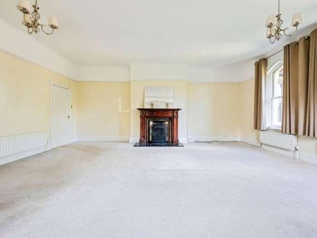 Apartment for rent in Reigate, Reigate and Banstead