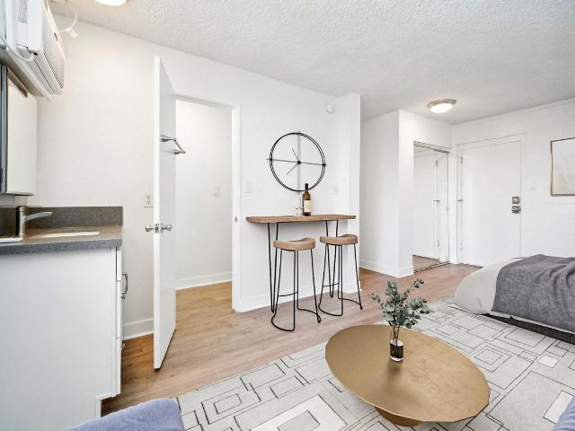 Apartment for rent in Canoga Park, California