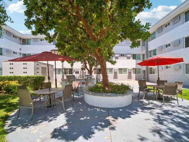 Apartment for rent in Canoga Park, California