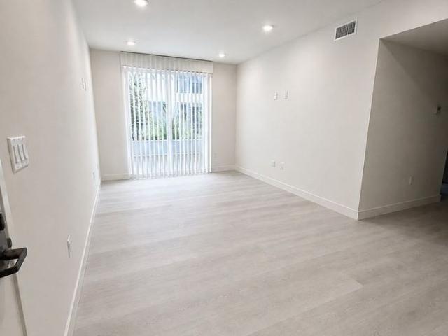 Apartment for rent in Canoga Park, California