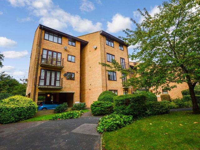 Apartment for rent in Horsell, Woking