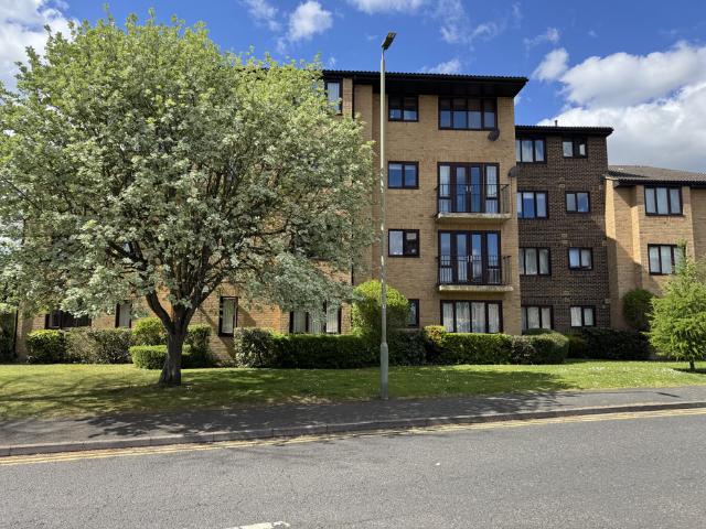 Apartment for rent in Horsell, Woking