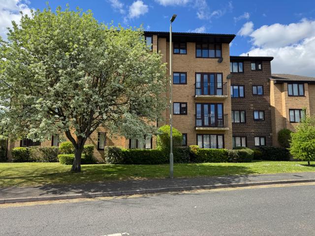 Apartment for rent in Horsell, Woking