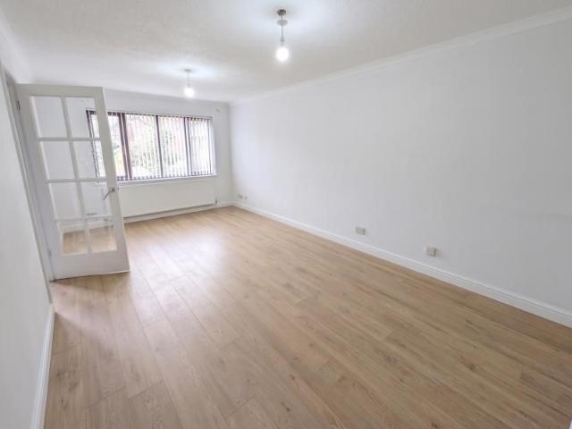 Apartment for rent in Horsell, Woking