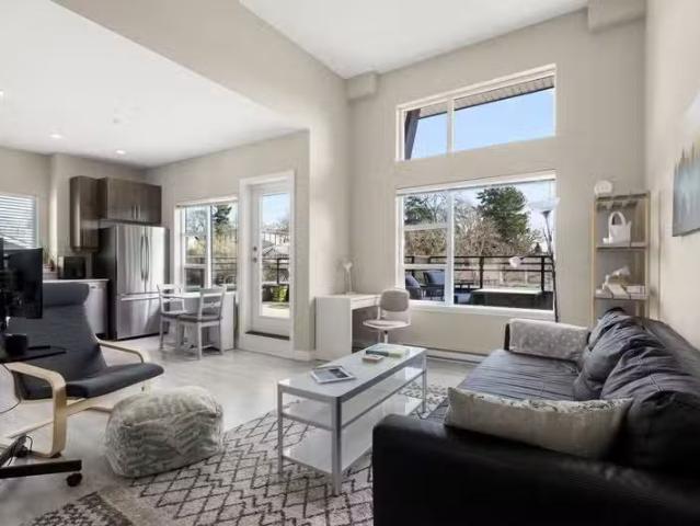 Condo for rent in Victoria