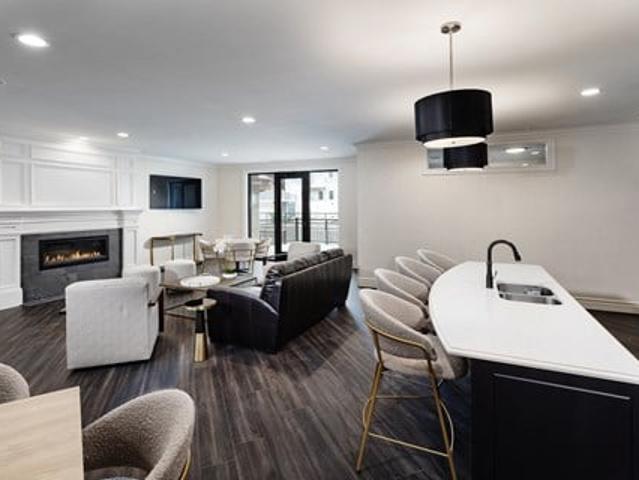 Apartment for rent in Shorewood