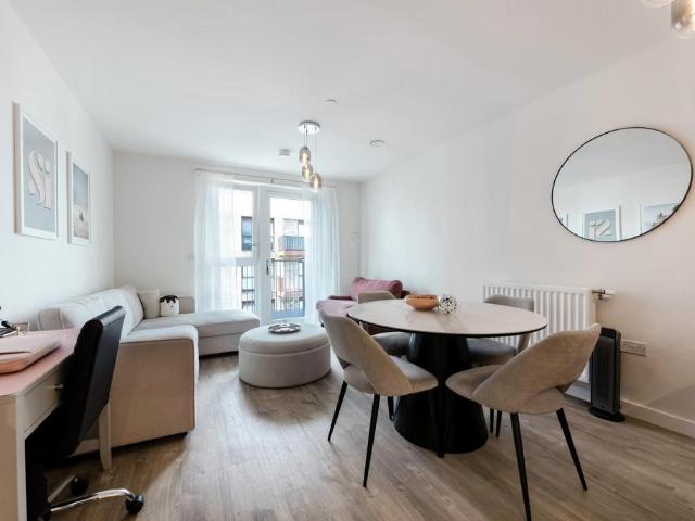 Apartment for rent in Silvertown, Greater London