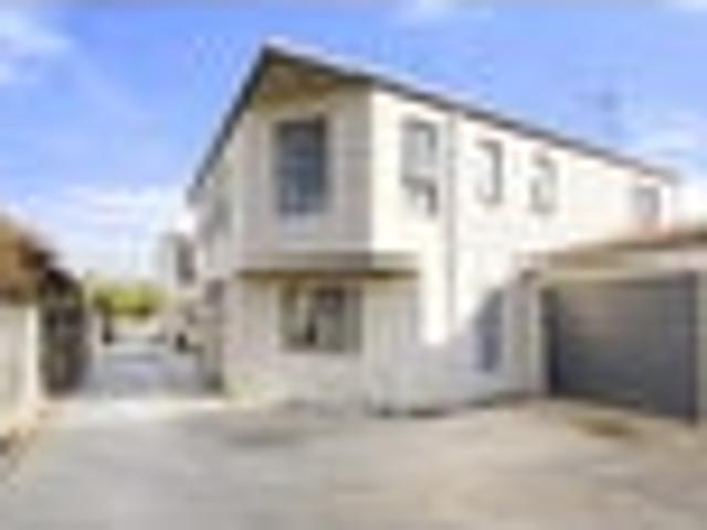 Townhouse for sale in Heathcote, Canterbury