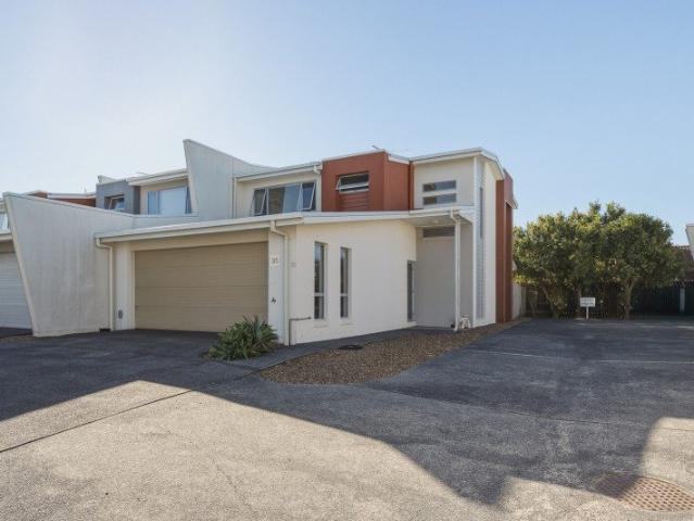 Townhouse for sale in Toombul, Queensland