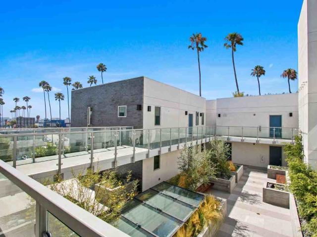 Apartment for rent in Santa Monica, California
