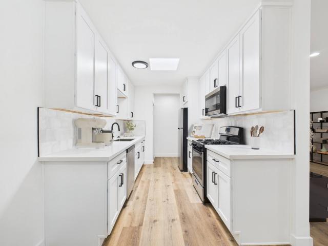 Apartment for rent in Canoga Park, California