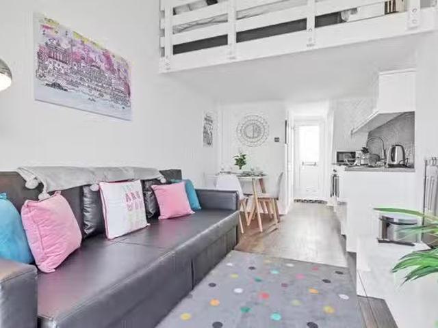 Apartment for rent in Roedean