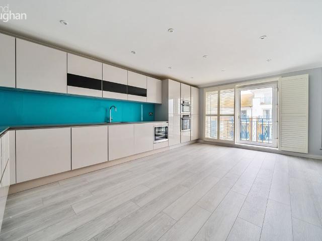 Apartment for rent in Roedean