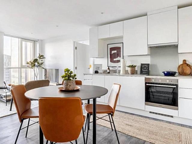 Apartment for rent in Waterfront, Calderstones