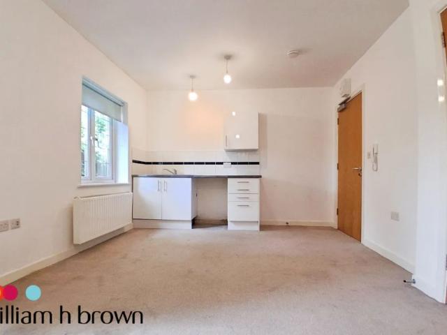 Room for rent in Weeley, Dale Hill