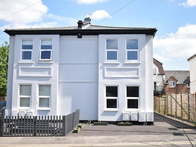 Apartment for rent in Pachesham Park, Surrey