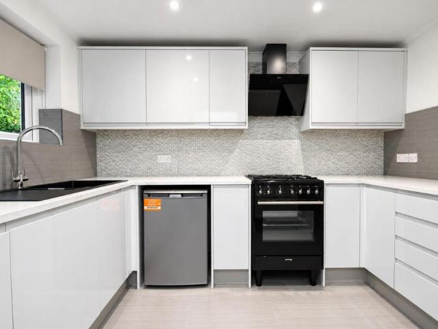 Apartment for rent in Effingham, Guildford