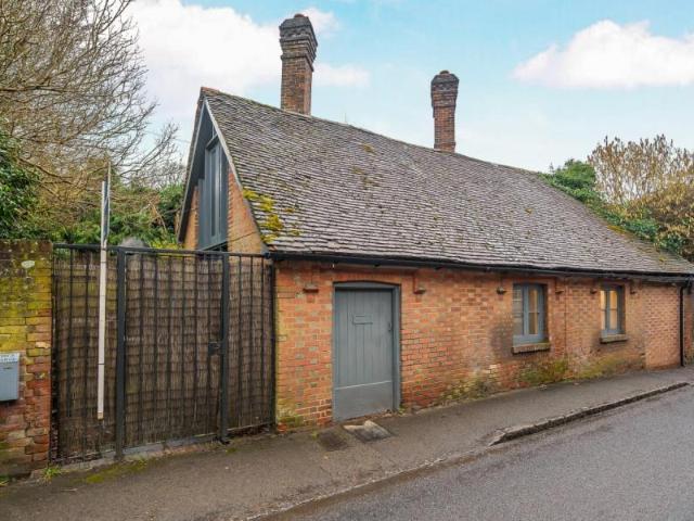 House for rent in Albury, Guildford