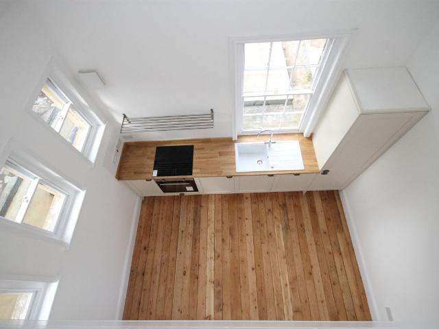 Studio for rent in Oad Street, Kent