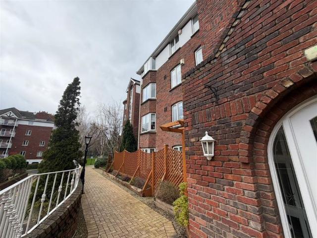 Apartment to rent in Bluebell, North Tipperary