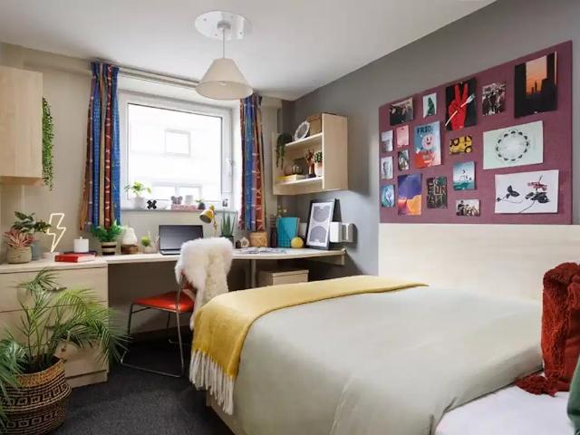 Apartment for rent in Little Woodhouse, Leeds