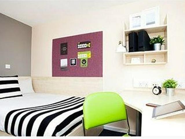 Studio for rent in Hyde Park, West Yorkshire