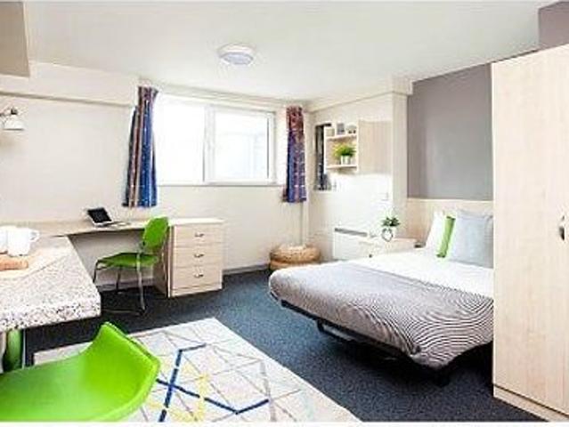 Studio for rent in Hyde Park, West Yorkshire