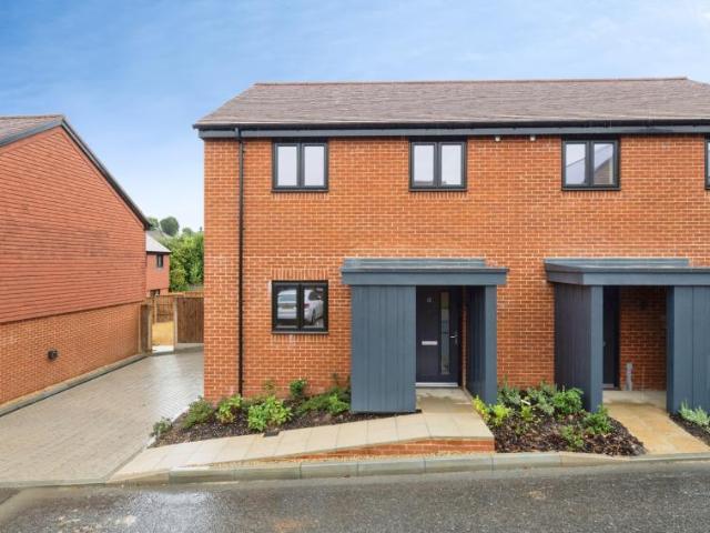 Property for sale in Battle, Heathlands