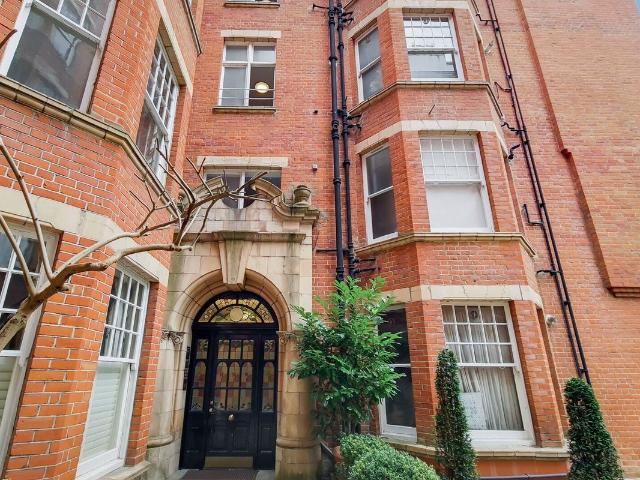 Apartment for rent in Mortlake, Greater London