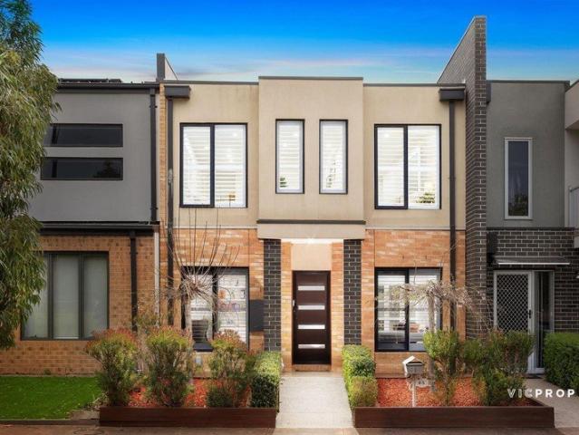 Townhouse for sale in Wyndham Waters, Melbourne