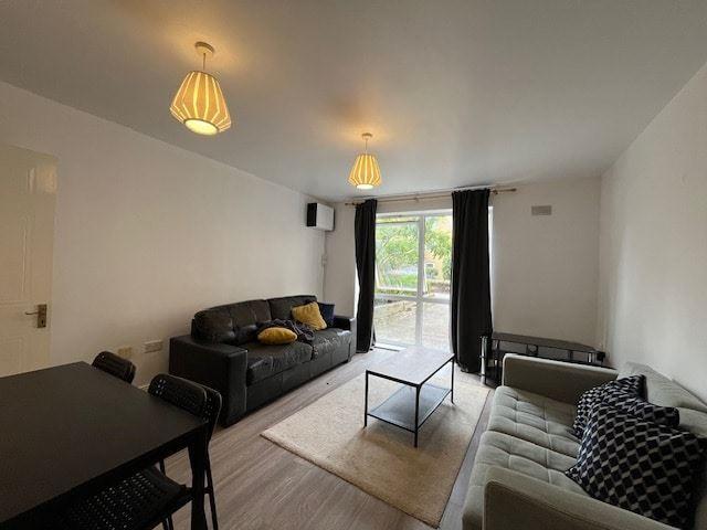 Apartment to rent in Bluebell, North Tipperary