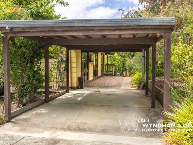 House for sale in Victoria