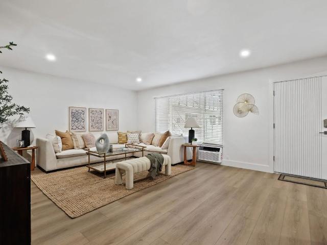 Apartment for rent in Tustin, California