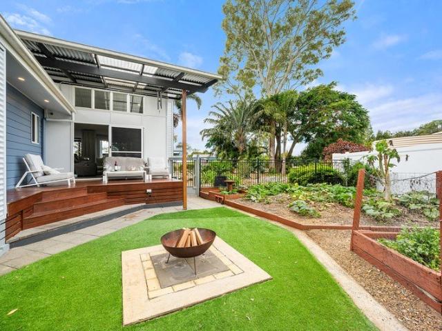 House for sale in Moore Park Beach