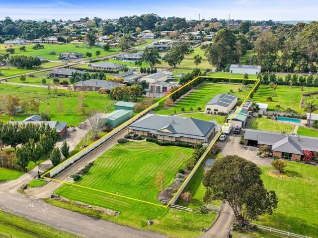Cottage for sale in Leongatha, Victoria