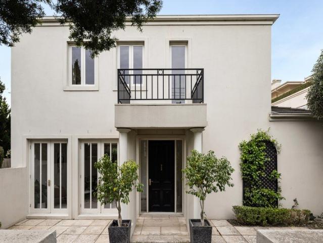 Townhouse for sale in Brighton, Melbourne