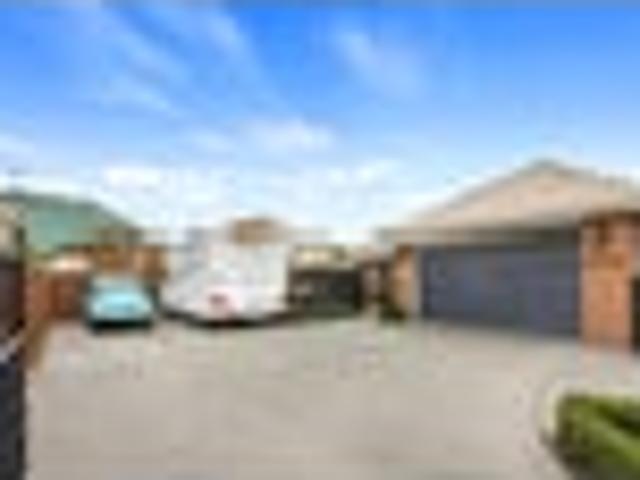 House for sale in Chaslands, Canterbury