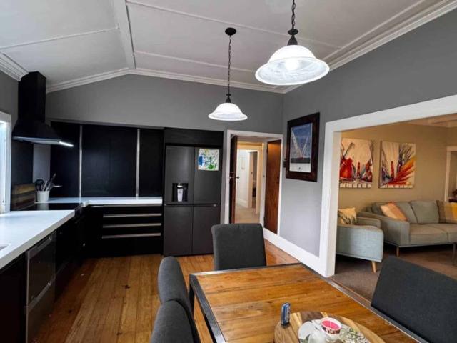 House for rent in Oratia