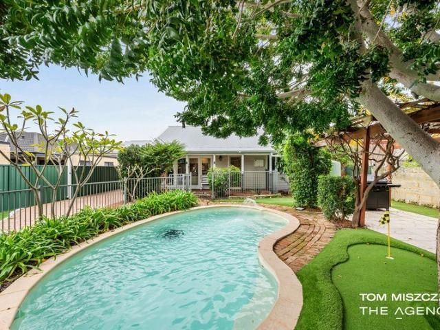 House for sale in Queens Park, Western Australia