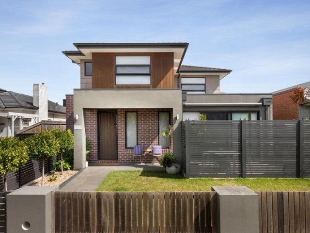 Townhouse for sale in Pascoe Vale South, Melbourne