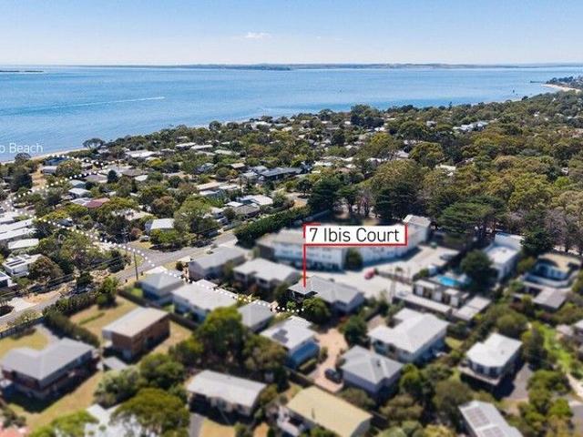 Townhouse for sale in Cowes, Victoria