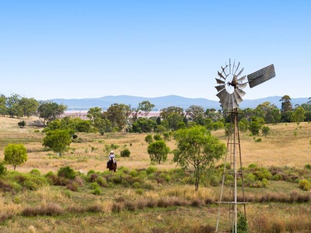 Cottage for sale in Scrubby Mountain, Queensland