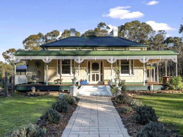 Cottage for sale in Eppalock, Victoria