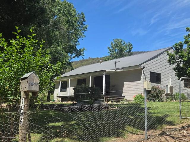 Cottage for sale in Eskdale, Victoria