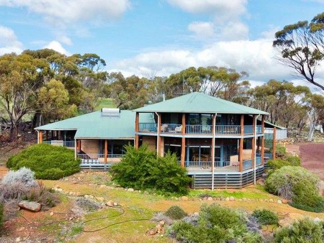 Cottage for sale in St Ronans, Western Australia