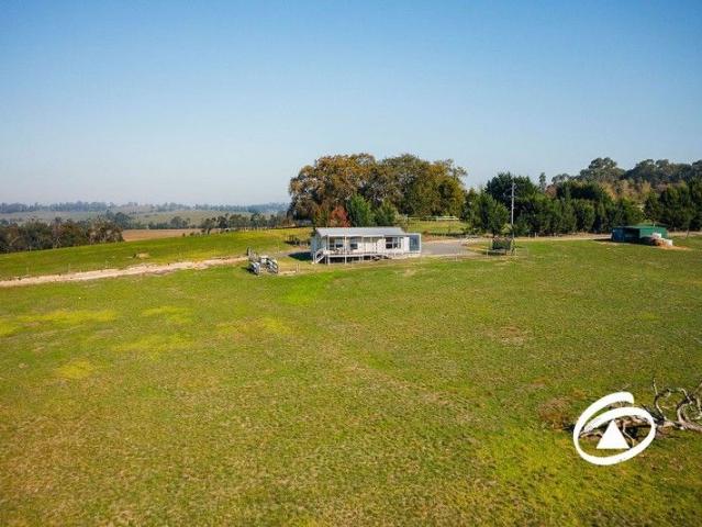 Cottage for sale in Camerons Creek, Victoria