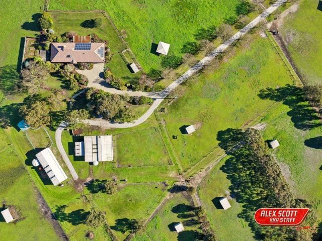 Cottage for sale in Camerons Creek, Victoria