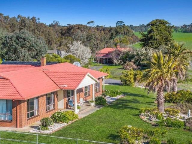 Cottage for sale in Irrewarra, Victoria